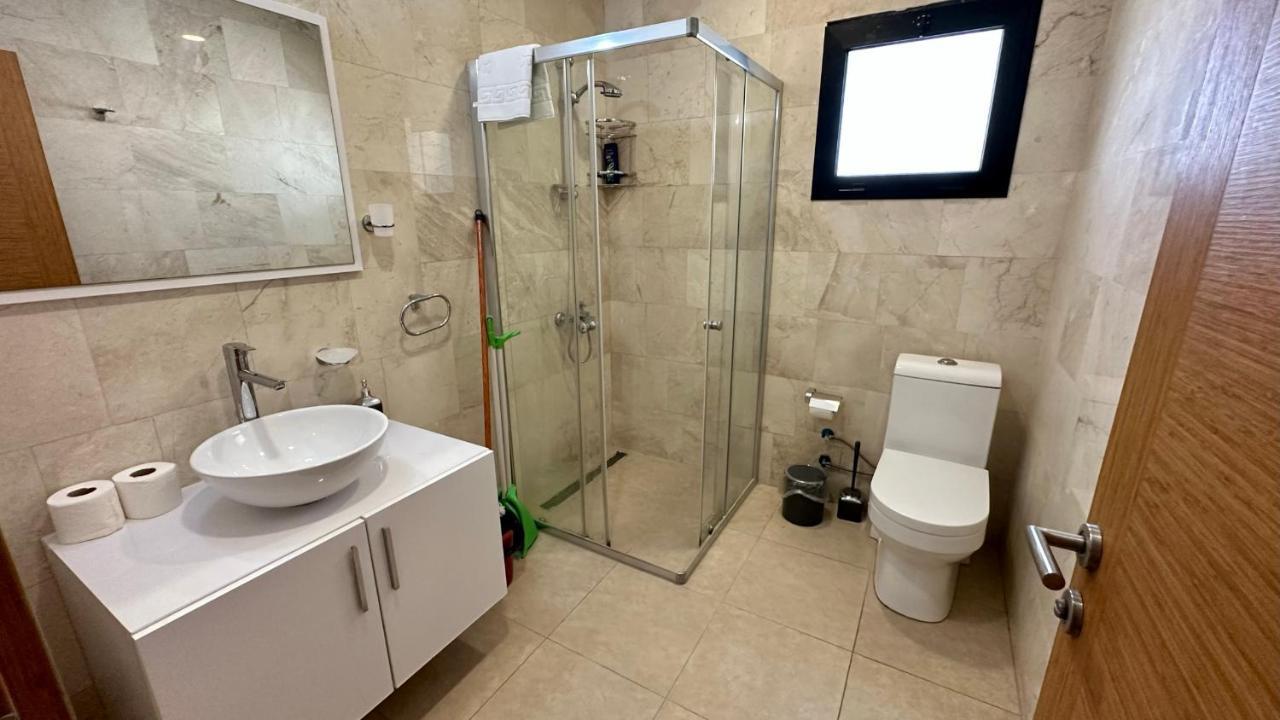Royal Homes Кирения Екстериор снимка