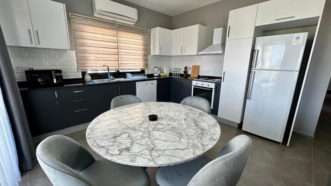 Royal Homes Кирения Екстериор снимка